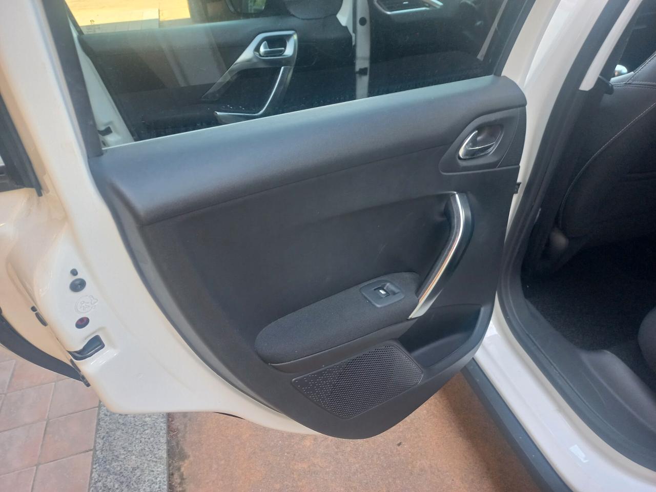 Peugeot 2008 BlueHDi 100 Allure