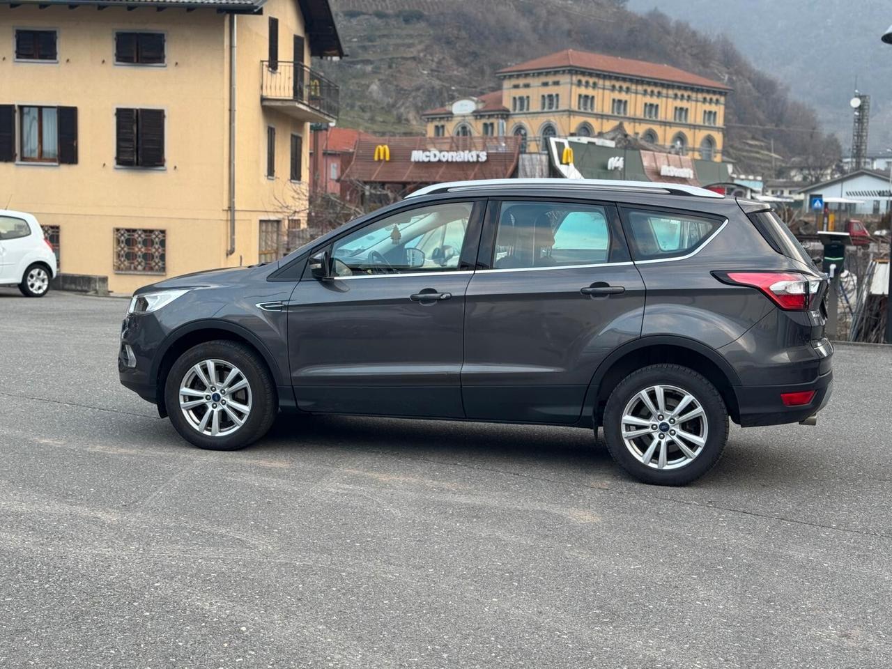 Ford Kuga 1.5 TDCI 120 CV S&S 2WD ST-Line Business