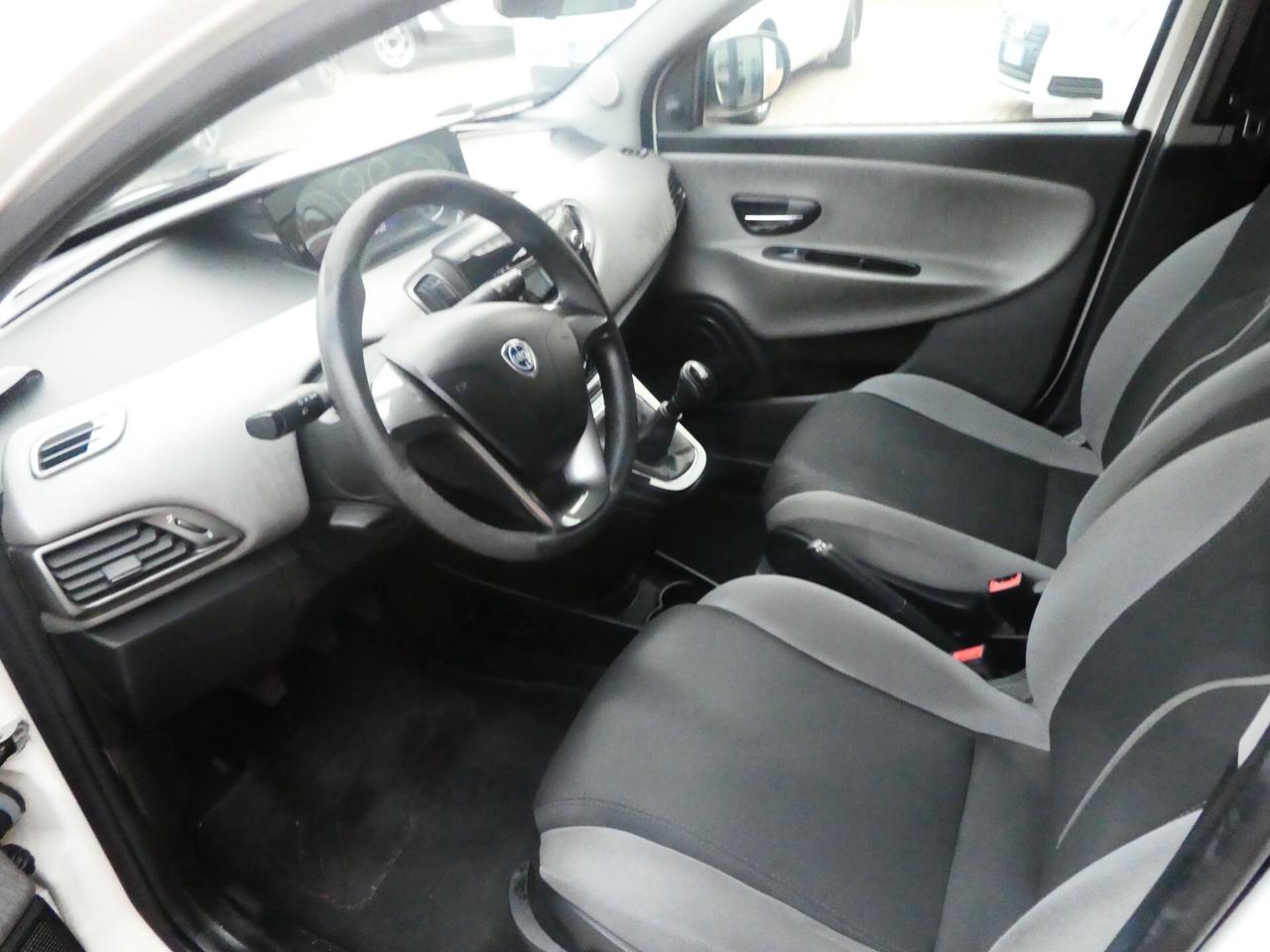 Lancia Ypsilon 1.3 MJT 16V 95 CV 5 porte OK NEOPATENTATI