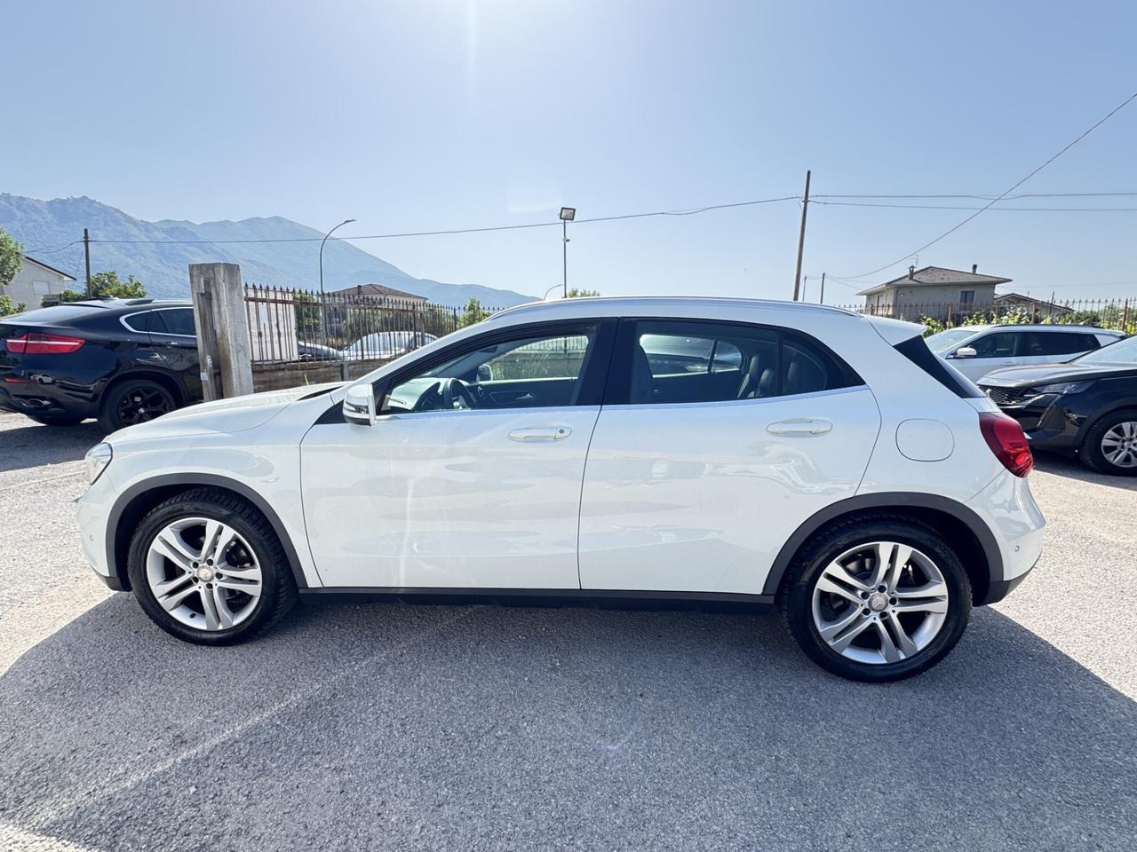 MERCEDES-BENZ GLA 200CDI PREMIUM PER NEOPATENTATI