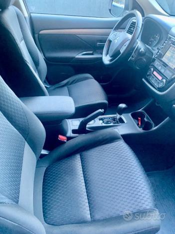 MITSUBISHI Outlander 2.2 DI-D 4WD Instyle AUT.