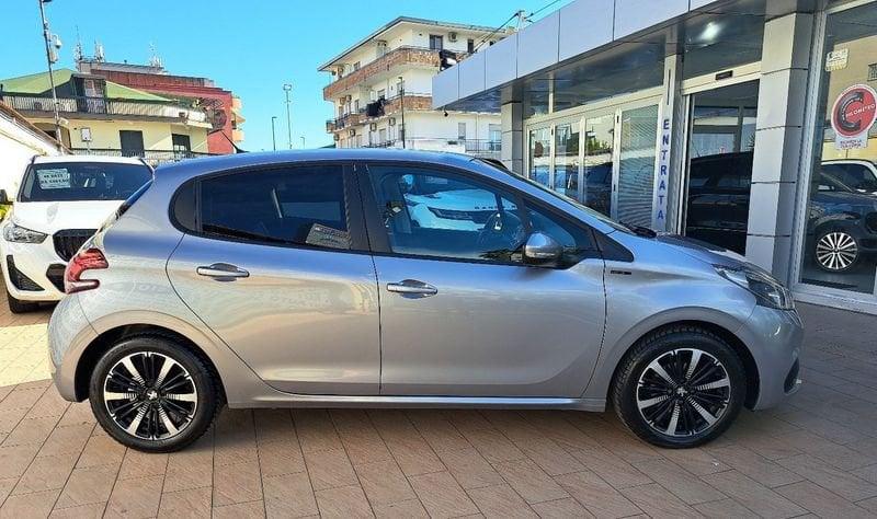 Peugeot 208 PureTech 82 5 porte Signature