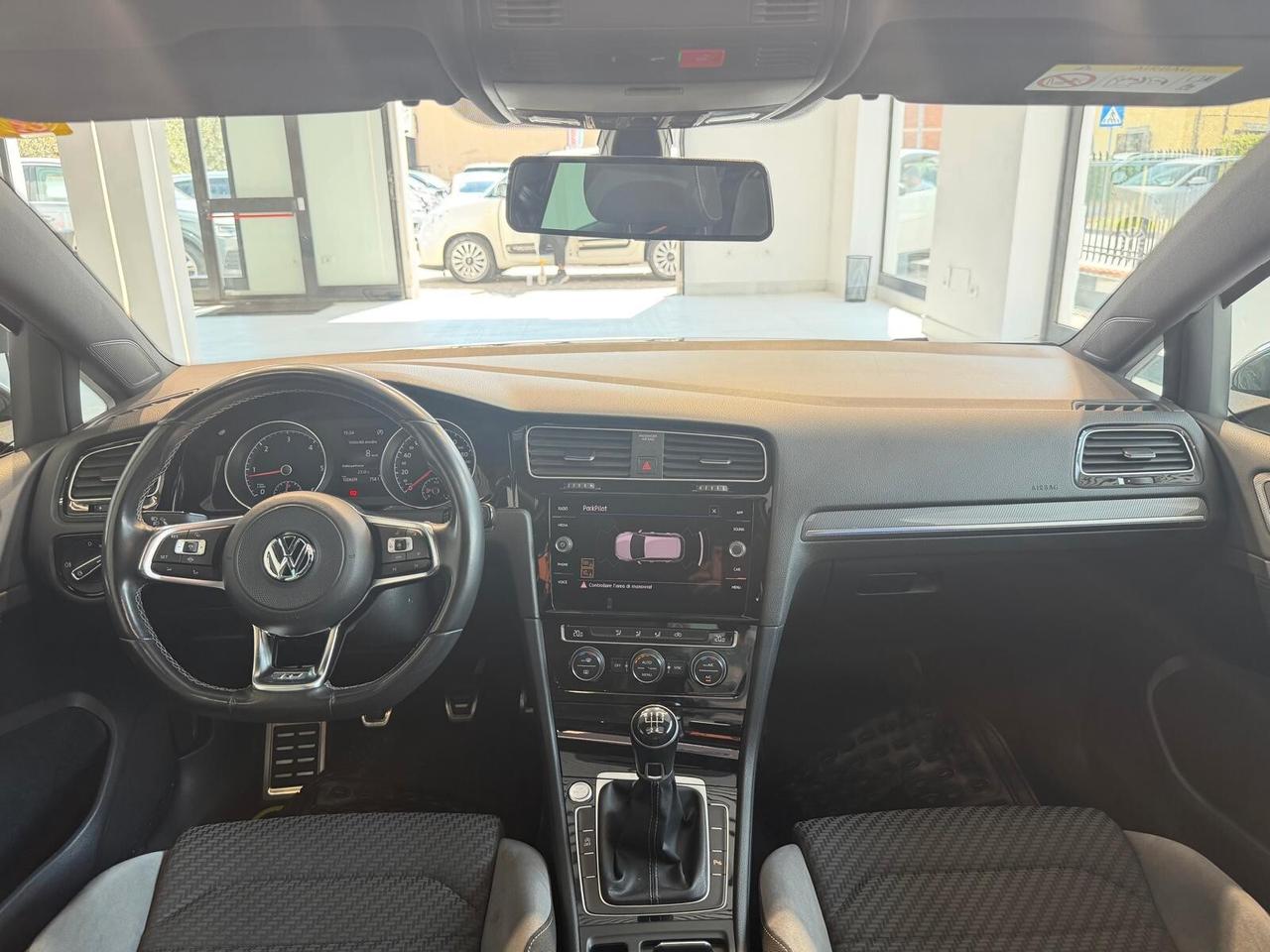 Volkswagen Golf 1.6 TDI R-LINE FULL OPTIONAL