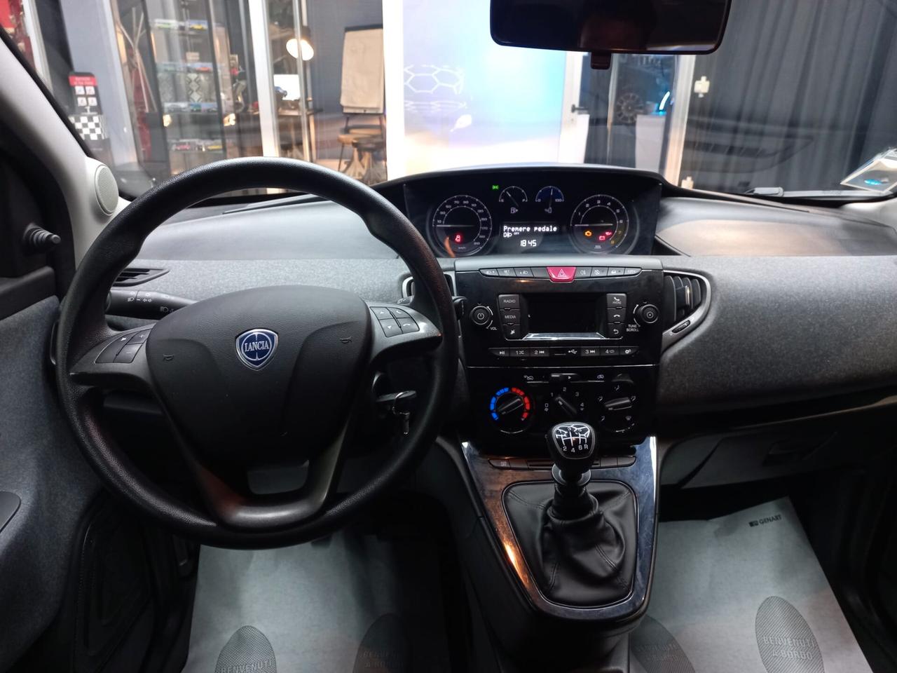 Lancia Ypsilon 1.0 FireFly 5 porte S&S Hybrid Silver