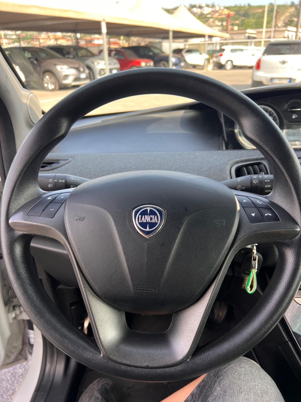 Lancia Ypsilon 1.2 69 CV 5 porte Elefantino Blu