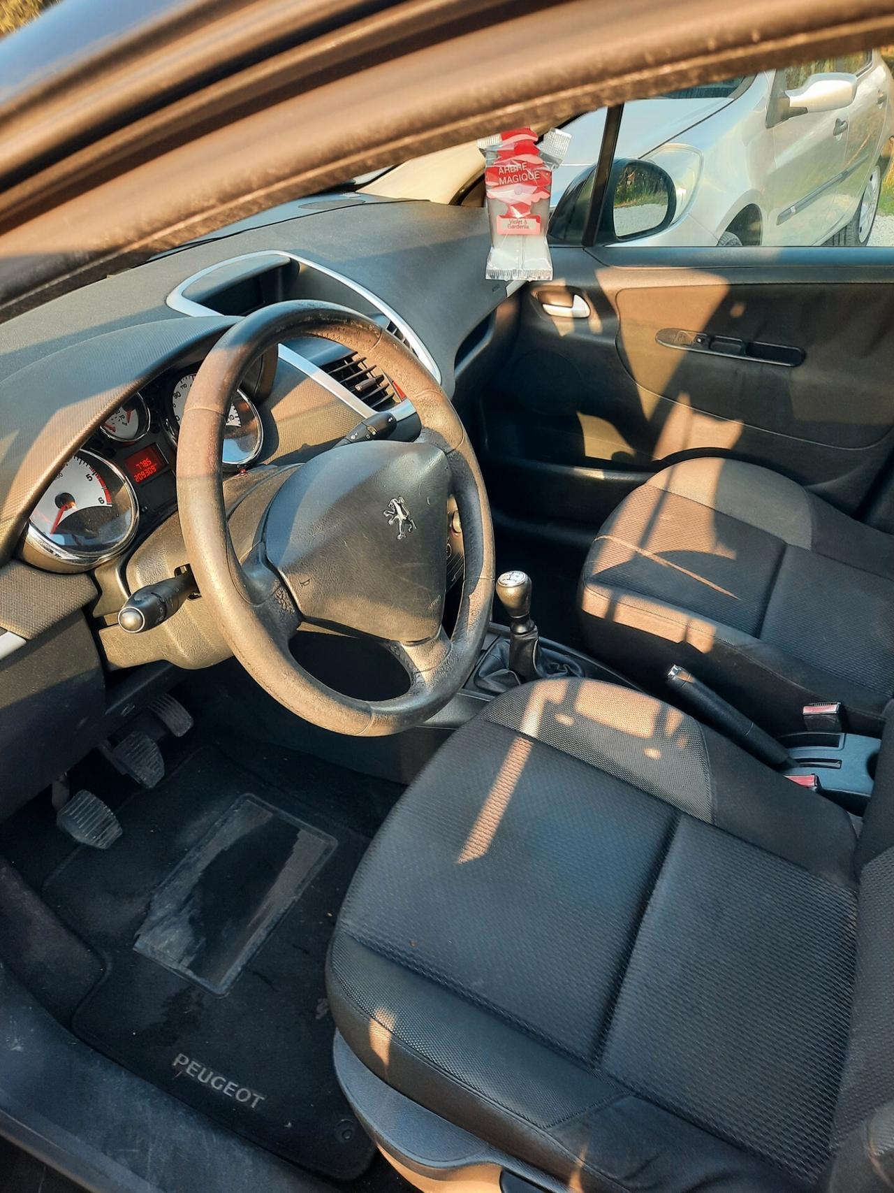 Peugeot 207 1.4 HDi 70CV 5p. Active