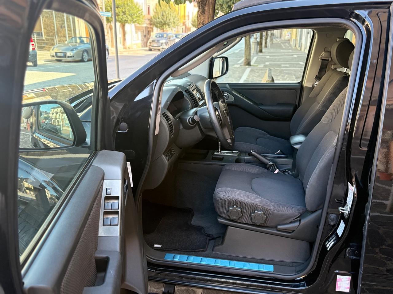 Nissan Navara 2.5 dCi Double Cab PICK UP HARD TOP