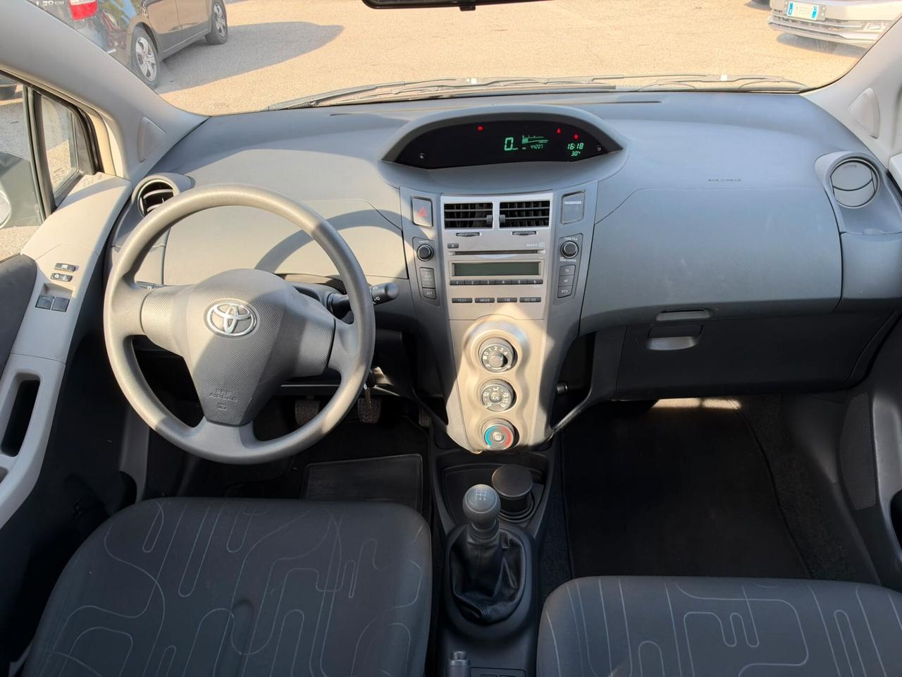 Toyota Yaris 1.0 5 porte Luxury pack
