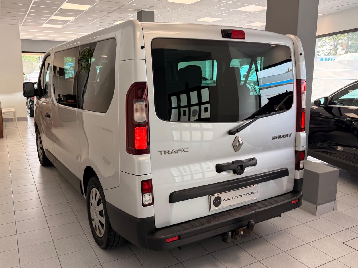 Renault Trafic 2.0 dci 9 Posti + Gancio