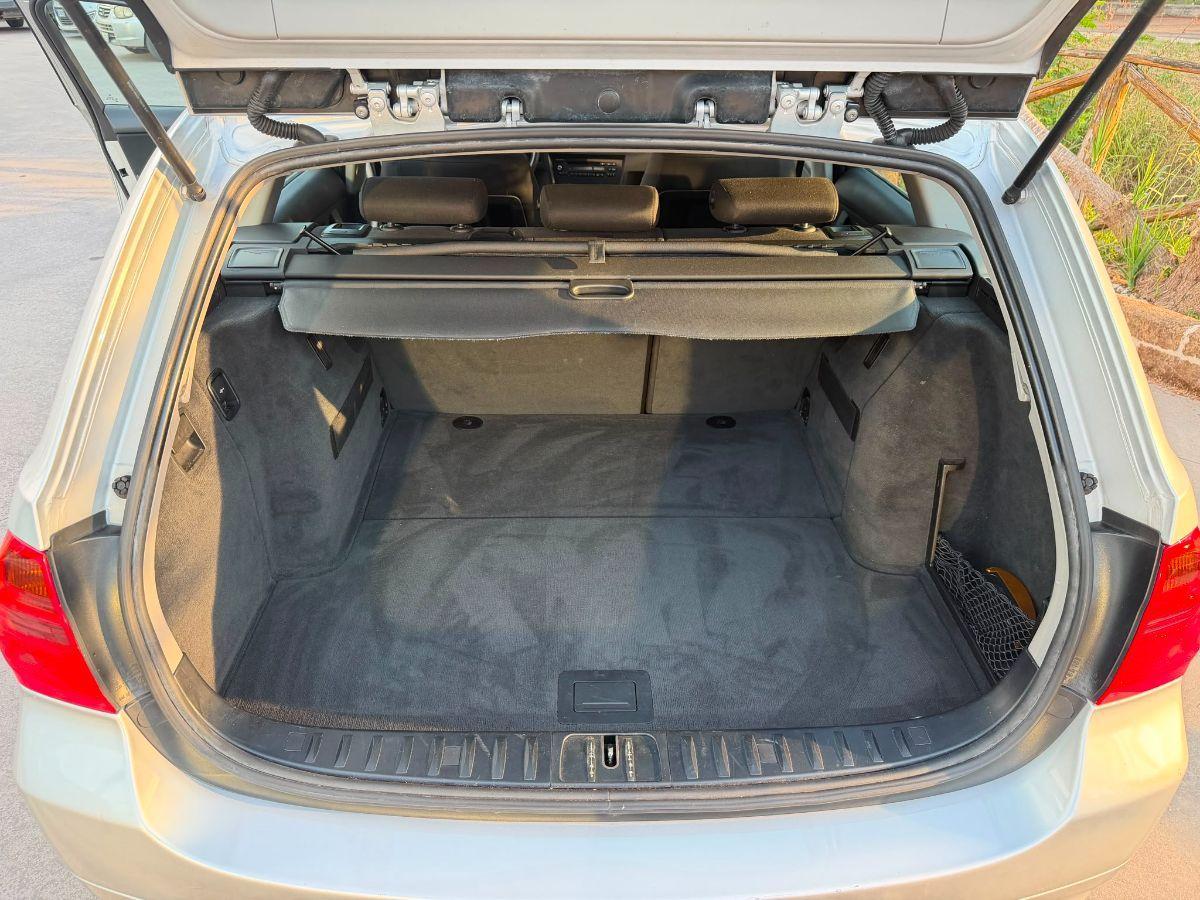 BMW - Serie 3 Touring - 320d Futura
