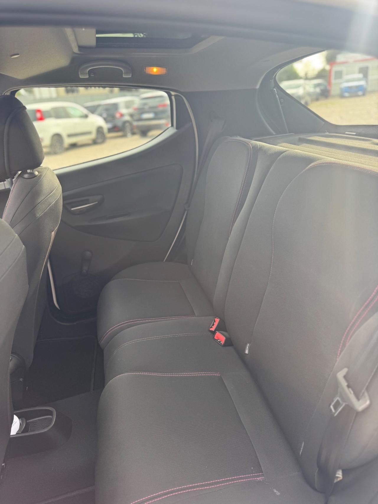 Lancia Ypsilon 1.2 69 CV Elefantino rosa tetto apribile