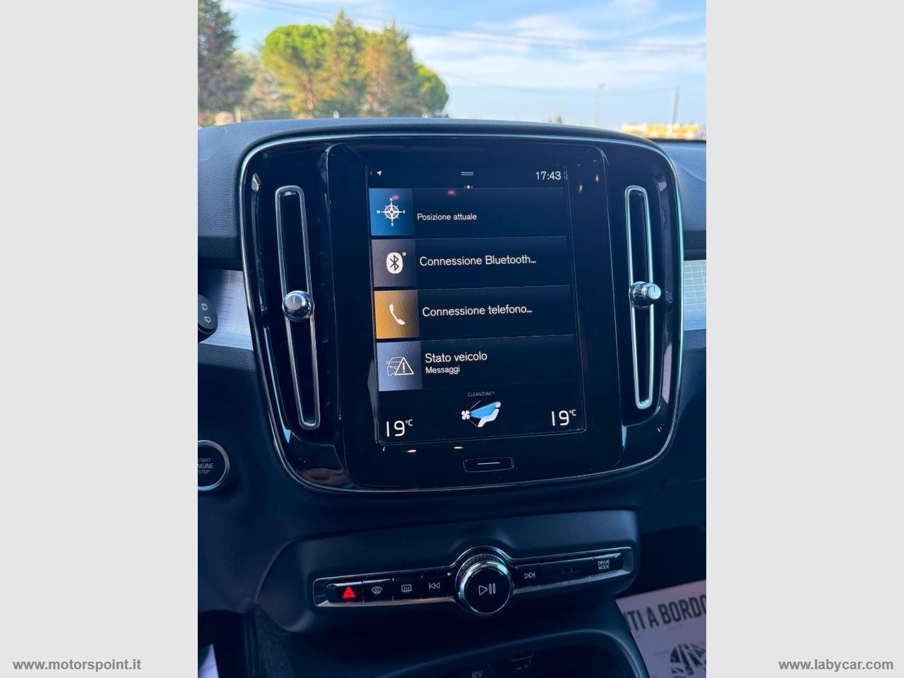 VOLVO XC40 T2 Geartronic Momentum Pro