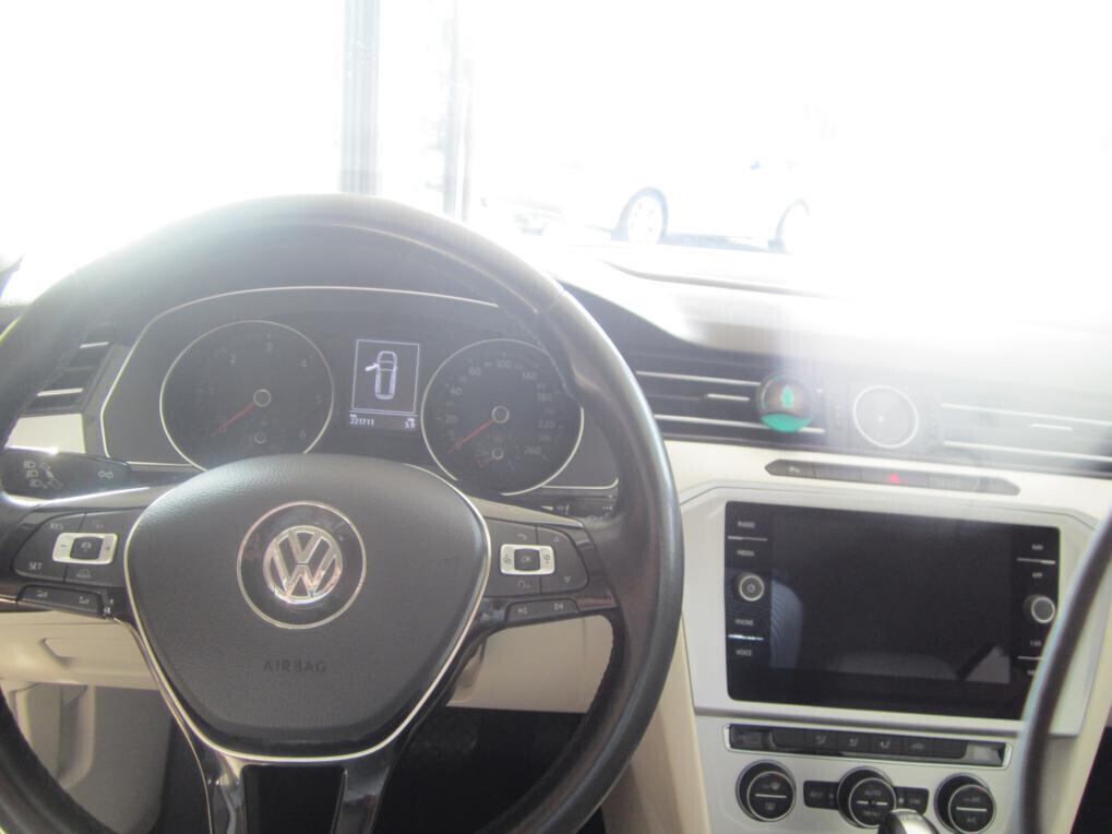 Volkswagen Passat Variant 1.6 TDI SCR DSG Business BMT