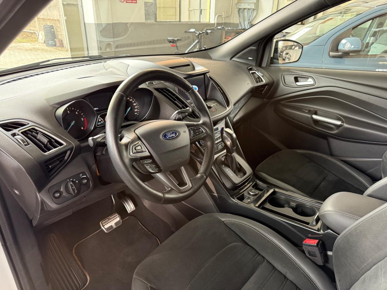Ford Kuga 1.5 TDCI 120 CV S&S 2WD Powershift ST-Line
