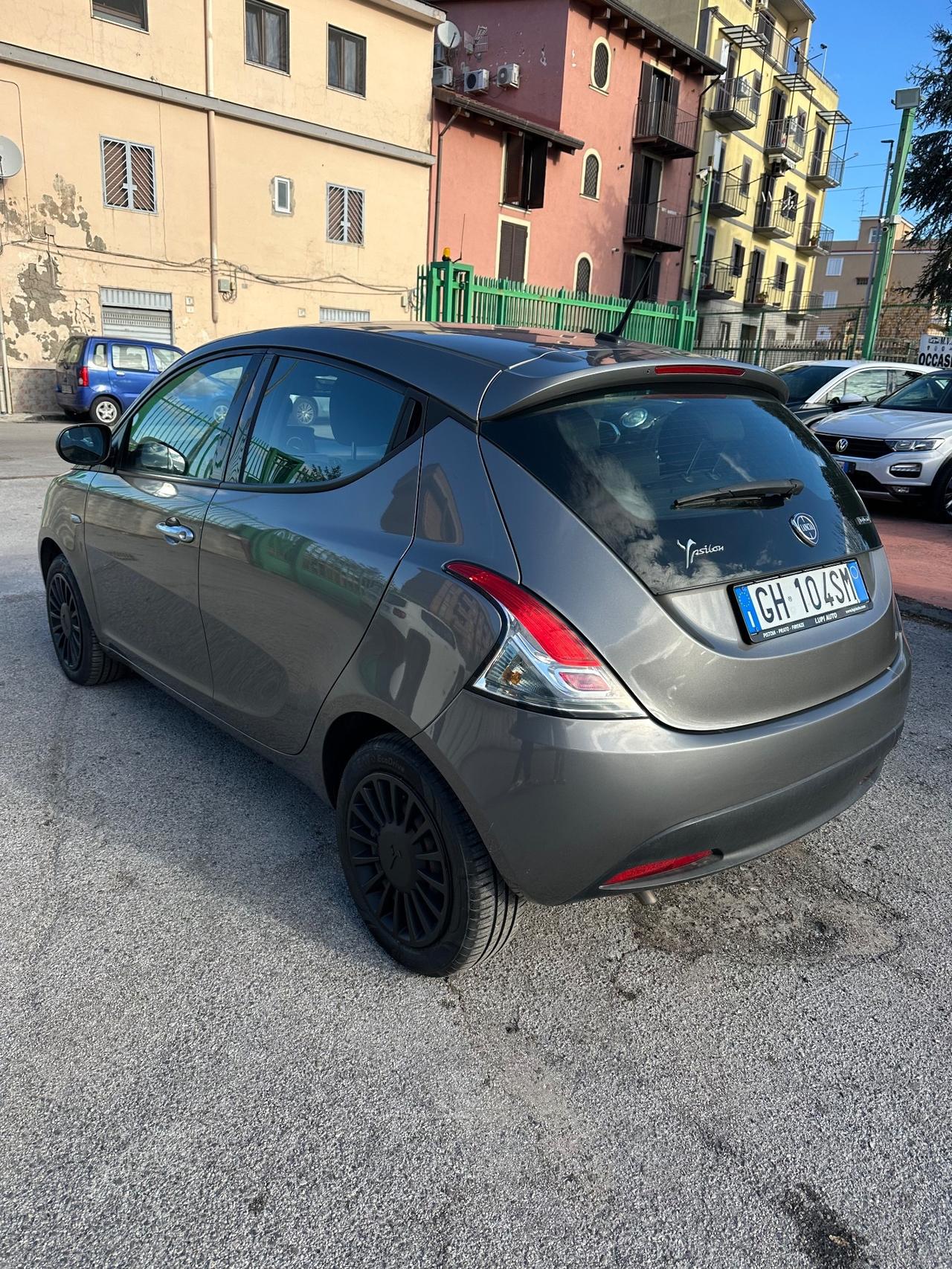 Lancia Ypsilon 1.0 FireFly 5 porte S&S Hybrid Ecochic A. Ferretti