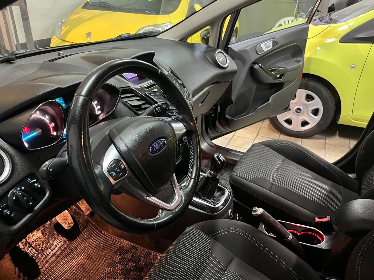 Ford Fiesta gpl titanium nav/led full 12/2016