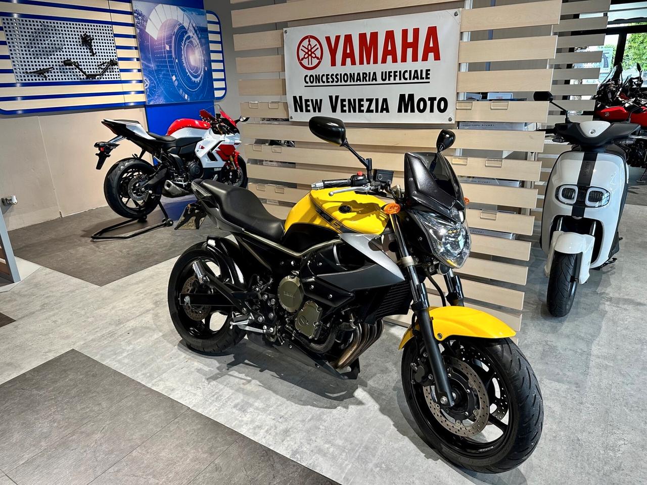 Yamaha XJ6 N - 2009