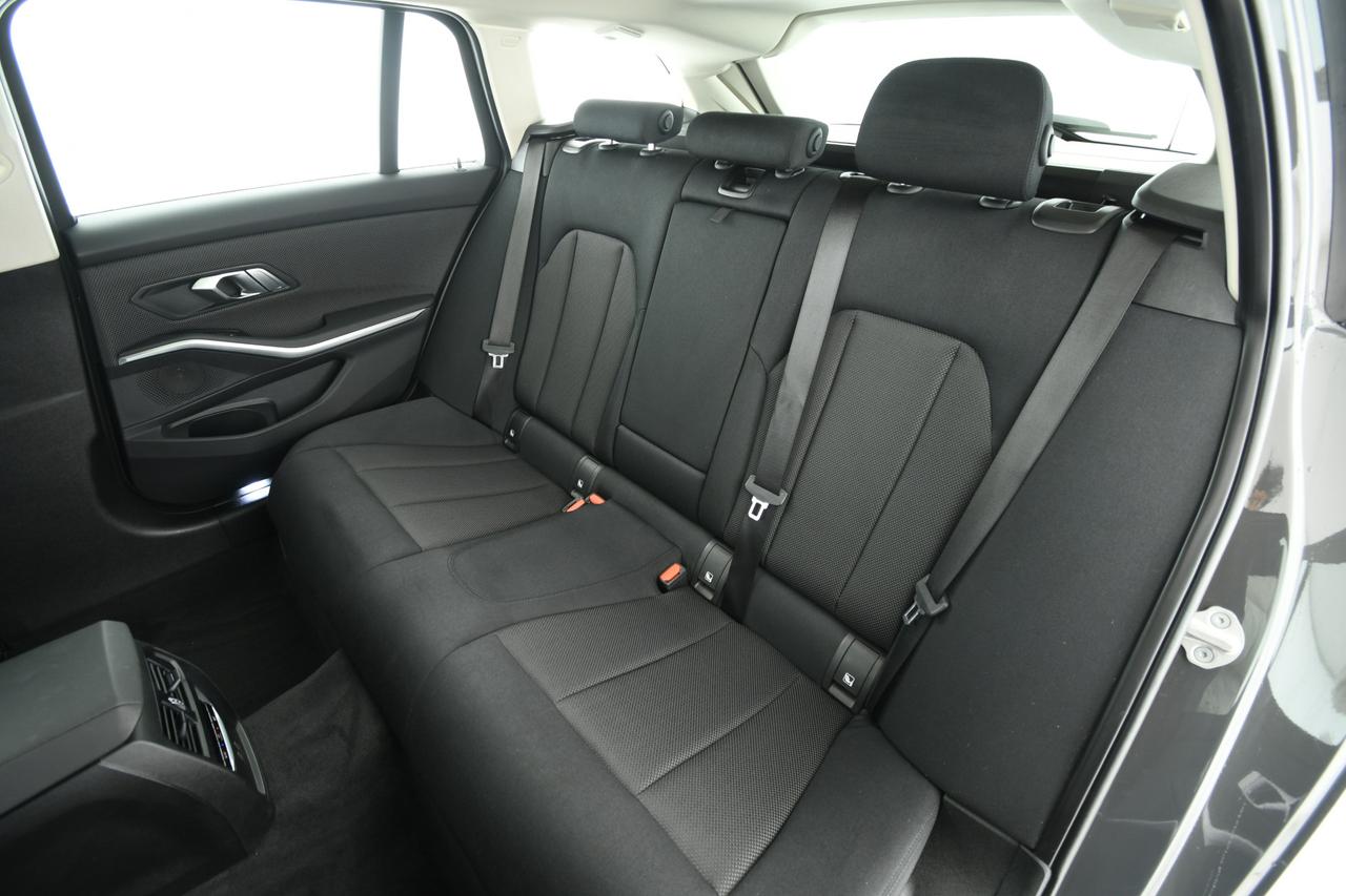 BMW 320d Touring mhev 48V Business Advantage auto