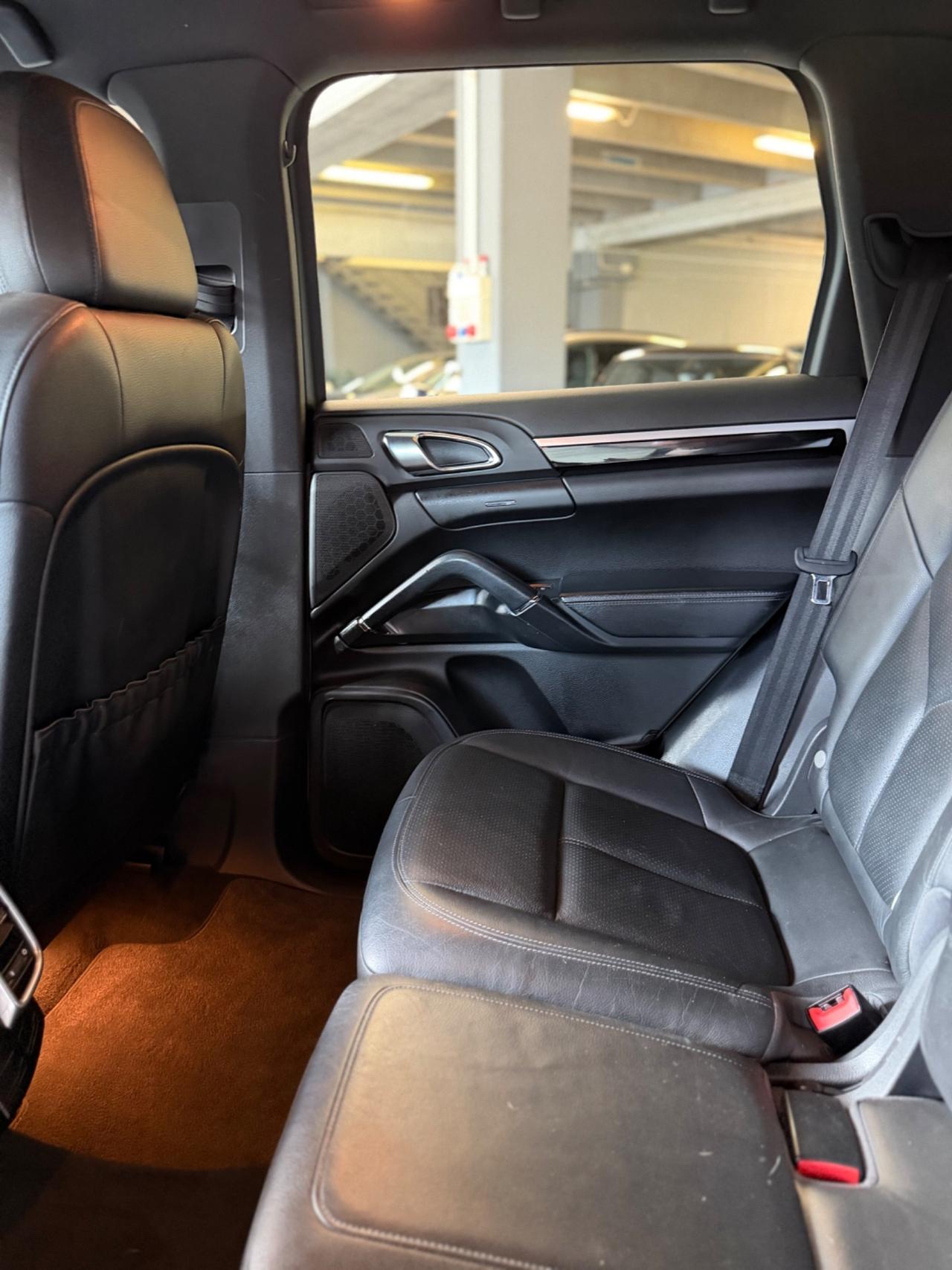 Porsche CAYENNE 3.0 V6 BOSE KMCERT UNICOPR