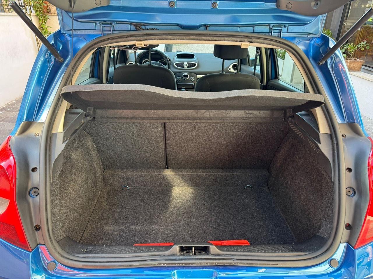 RENAULT Clio 1.2 16V 5 porte Luxe