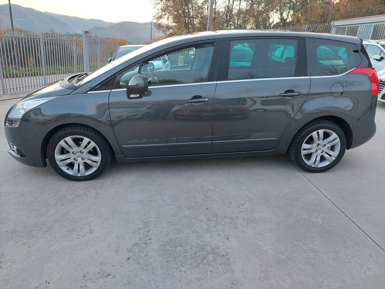 Peugeot 5008 1.6 HDi 110CV 80.000km 7posti