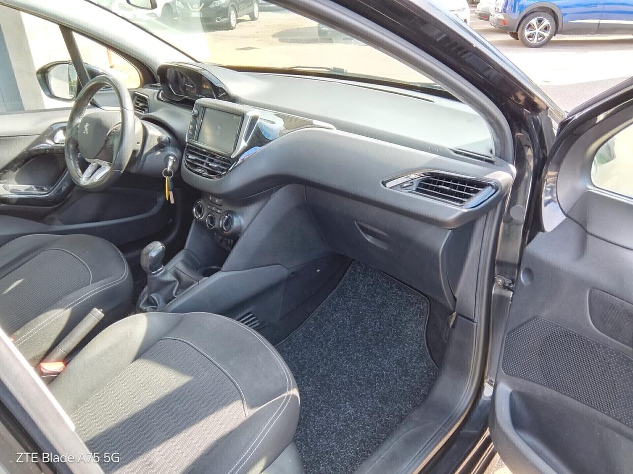 Peugeot 208 1.2 benzina Neopatentati