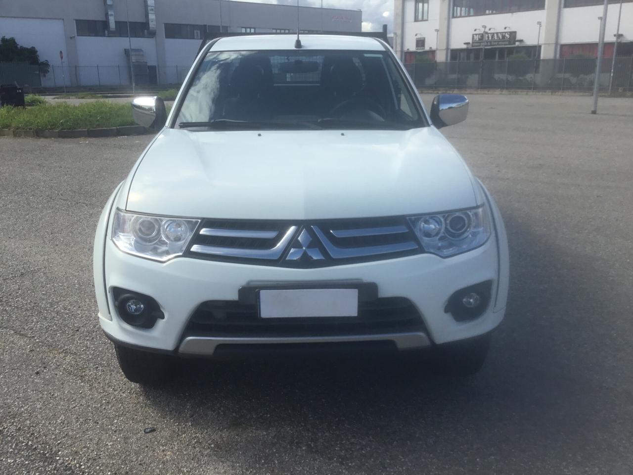 Mitsubishi L200 2.5 DI-D Club Cab cassone ribaltabile