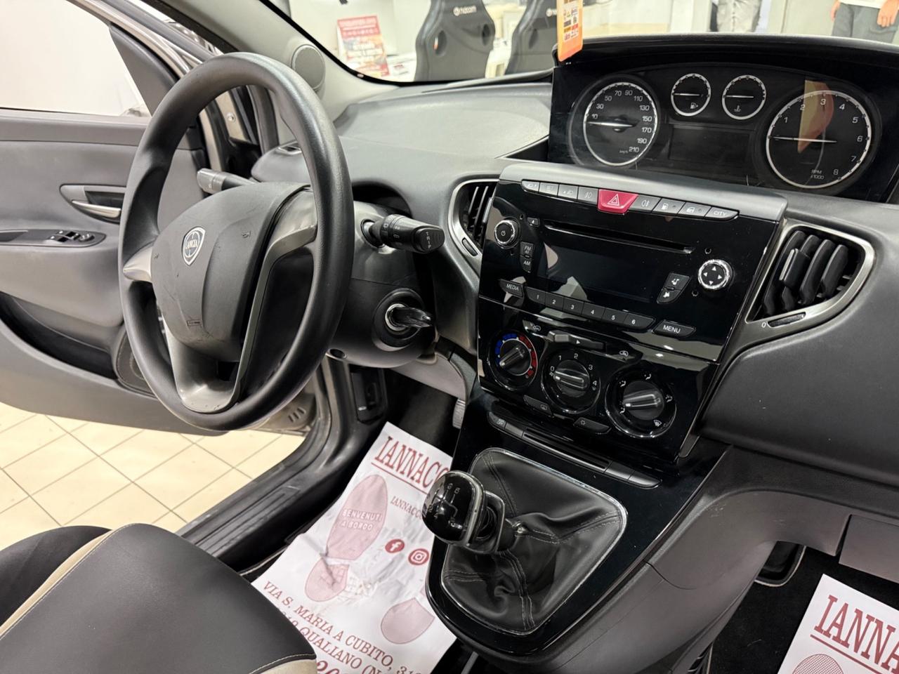 Lancia Ypsilon ecochic gold 2014