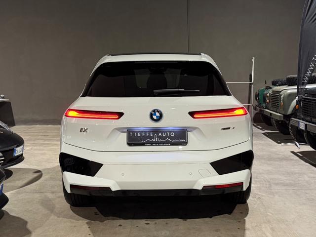 BMW iX xDrive40 Pacchetto Sportivo