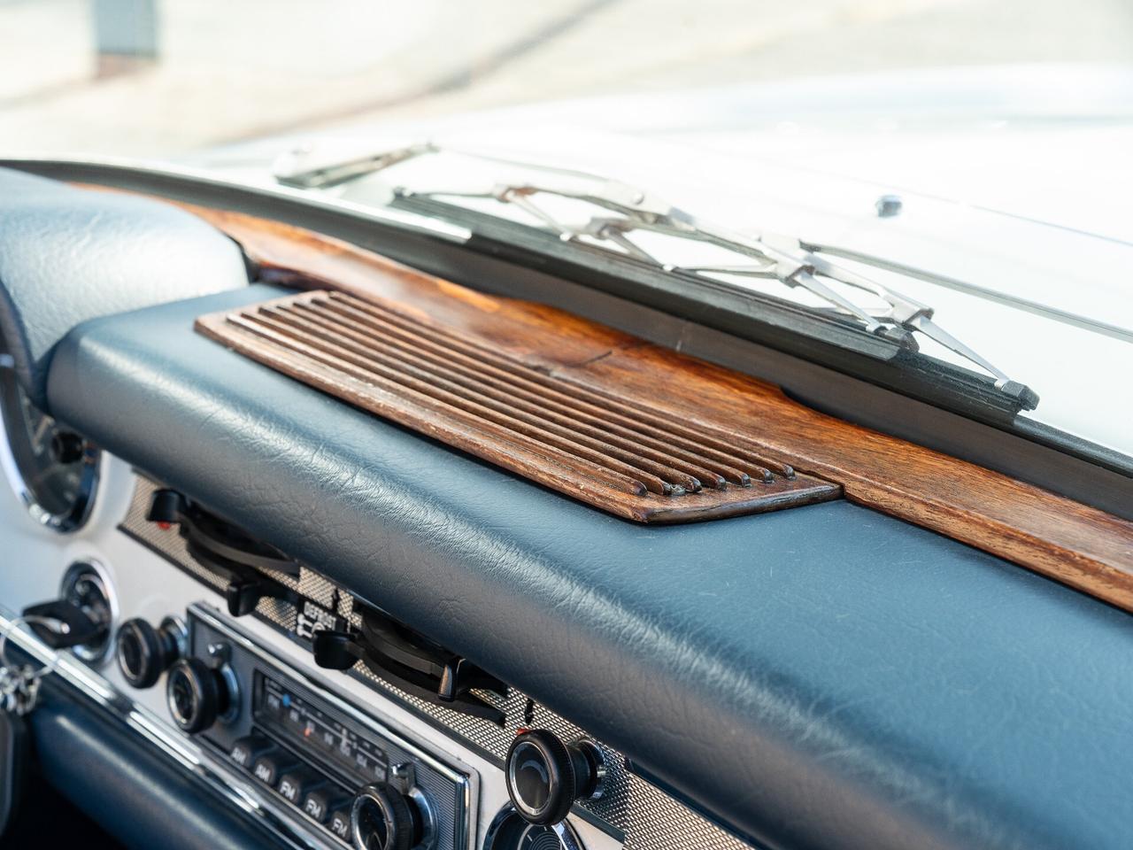 Mercedes-Benz SL 280 PAGODINO