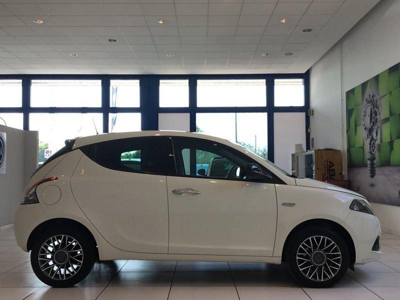 Lancia Ypsilon 1.0 FireFly 70cv Hybrid Gold Plus MY23