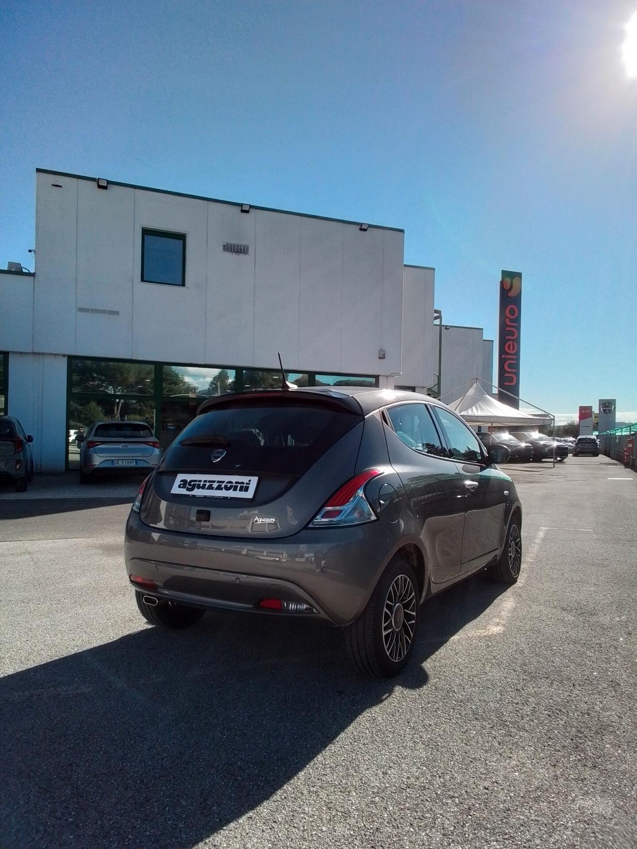 Lancia Ypsilon 1.0 FireFly 5 porte S&S Hybrid Platino