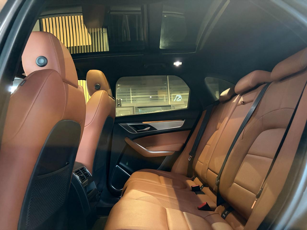 Jaguar F-Pace 2.0 D 163 CV AWD aut. R-Dynamic SE