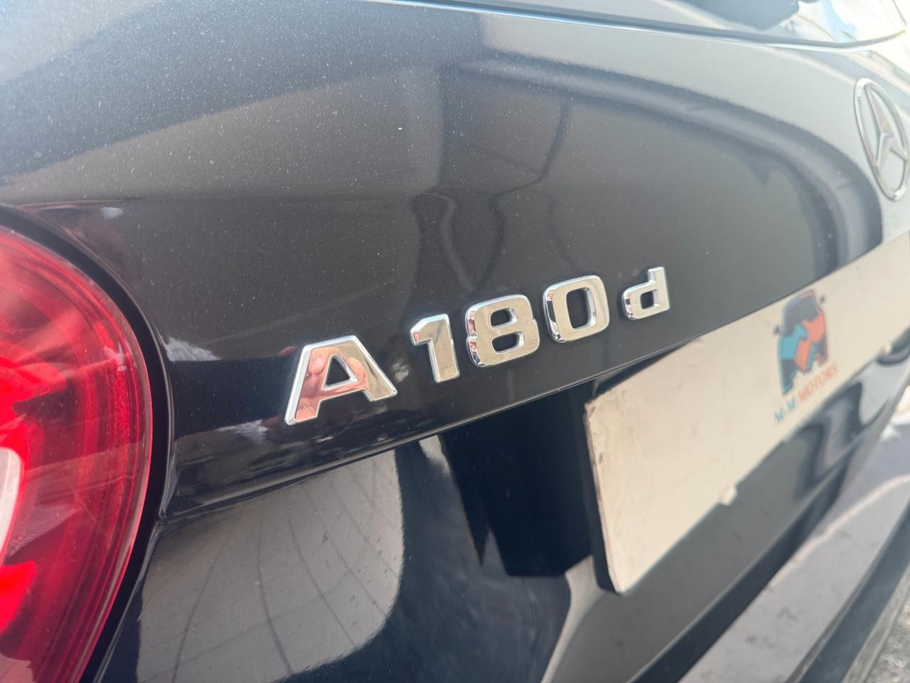 MERCEDES-BENZ A 180 d Automatic Business
