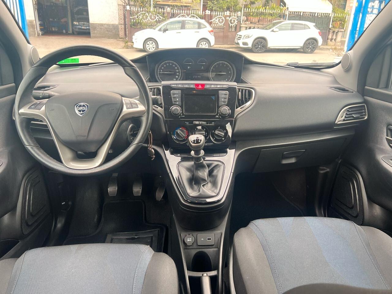 Lancia Ypsilon 1.2 69 CV 5 porte S&S Platinum