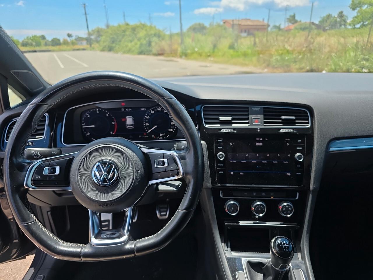 Volkswagen Golf 7.5 R-Line 1.6tdi VIRTUAL FARI LED