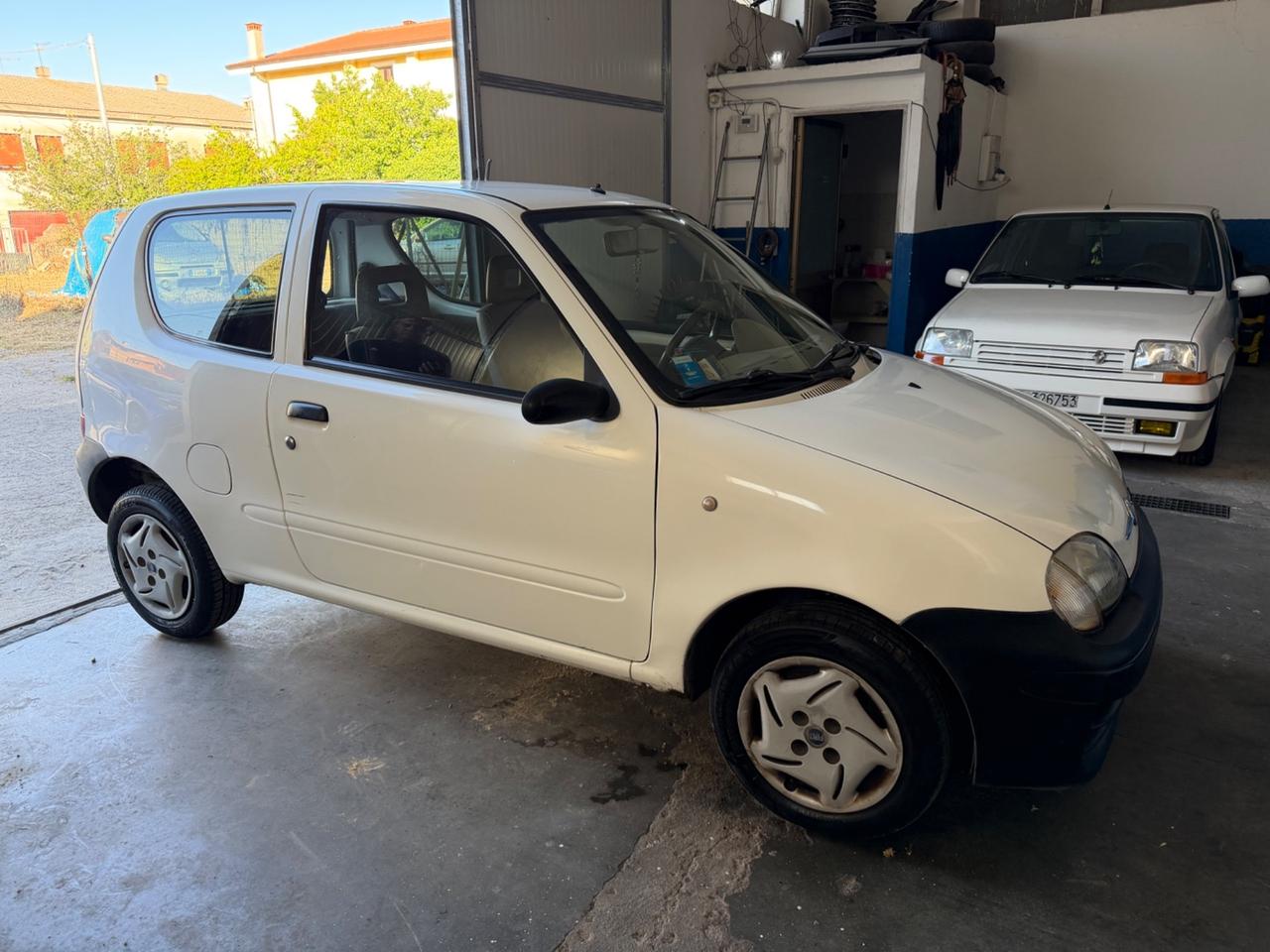 Fiat 600 1.1 benzina tenuta molto bene
