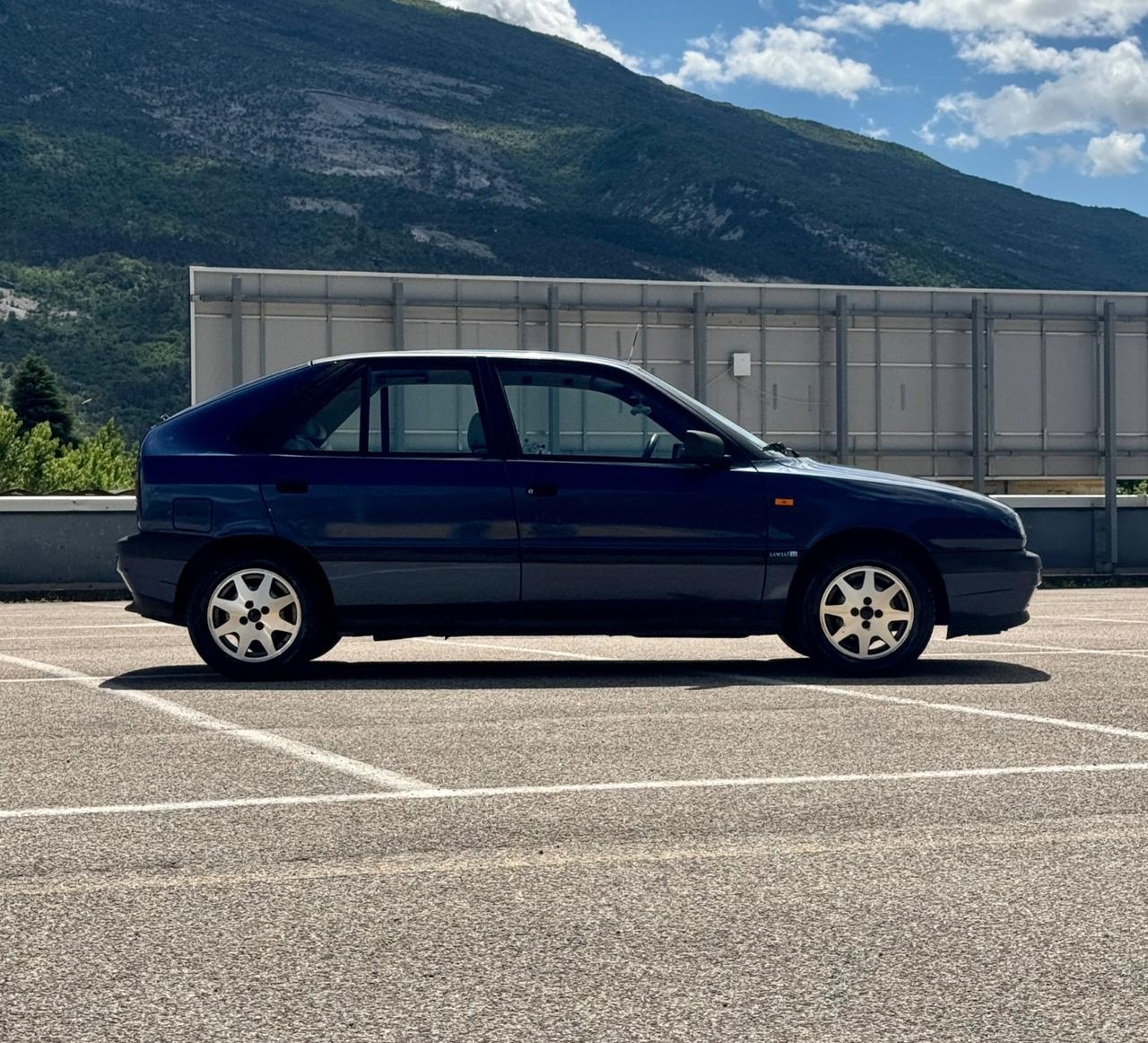 Lancia Delta 1.6 i.e. cat 5 porte LE Neopatentati