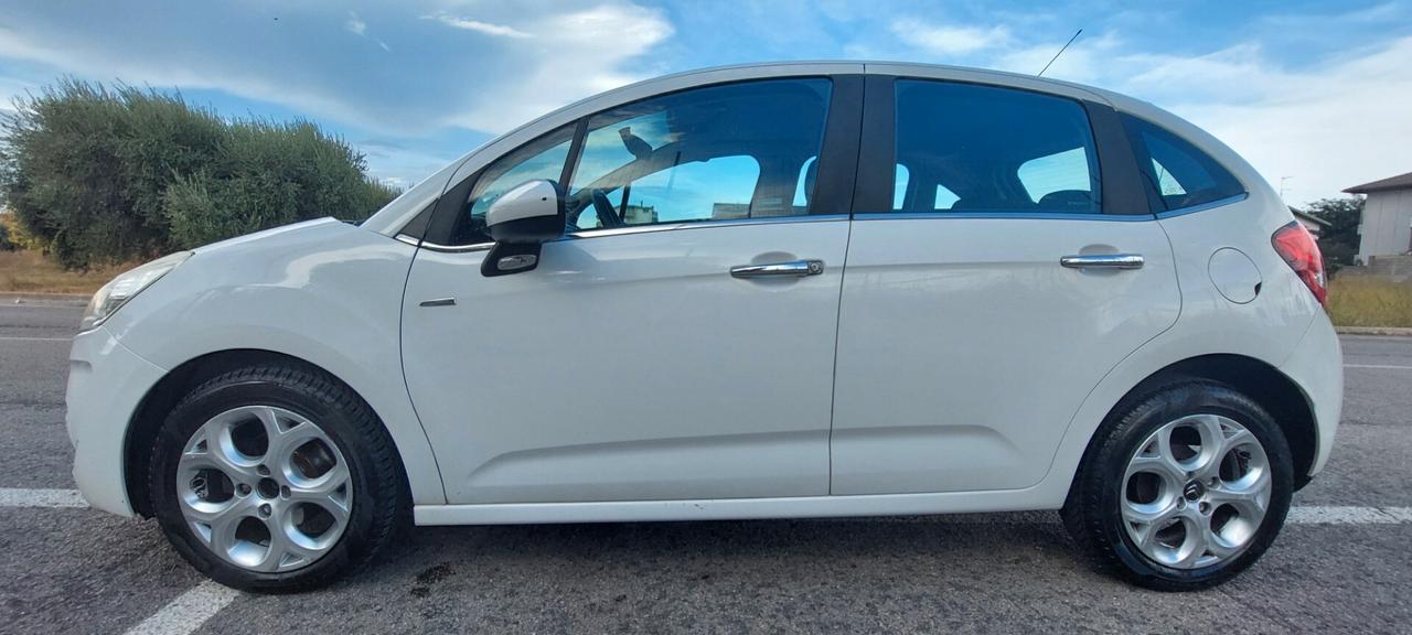 C3 EXCLUSIVE TETTO ZEN IN VETRO 1,4 DIESEL 70 CV NAVIGATORE TELEFONO SENSORI FULL IMPECCABILE