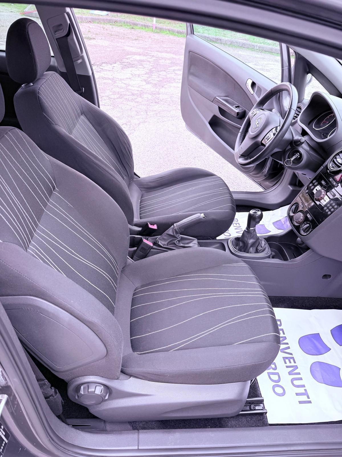 Opel Corsa 1.2 3 porte Club Ok neopatentati