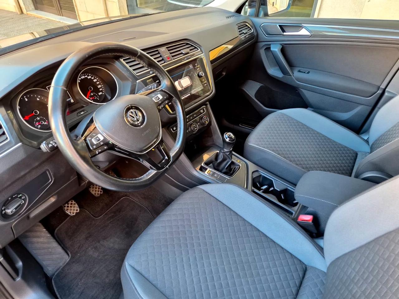 Volkswagen Tiguan 1.6 TDI SCR Sport BlueMotion Technology R-Line Edition