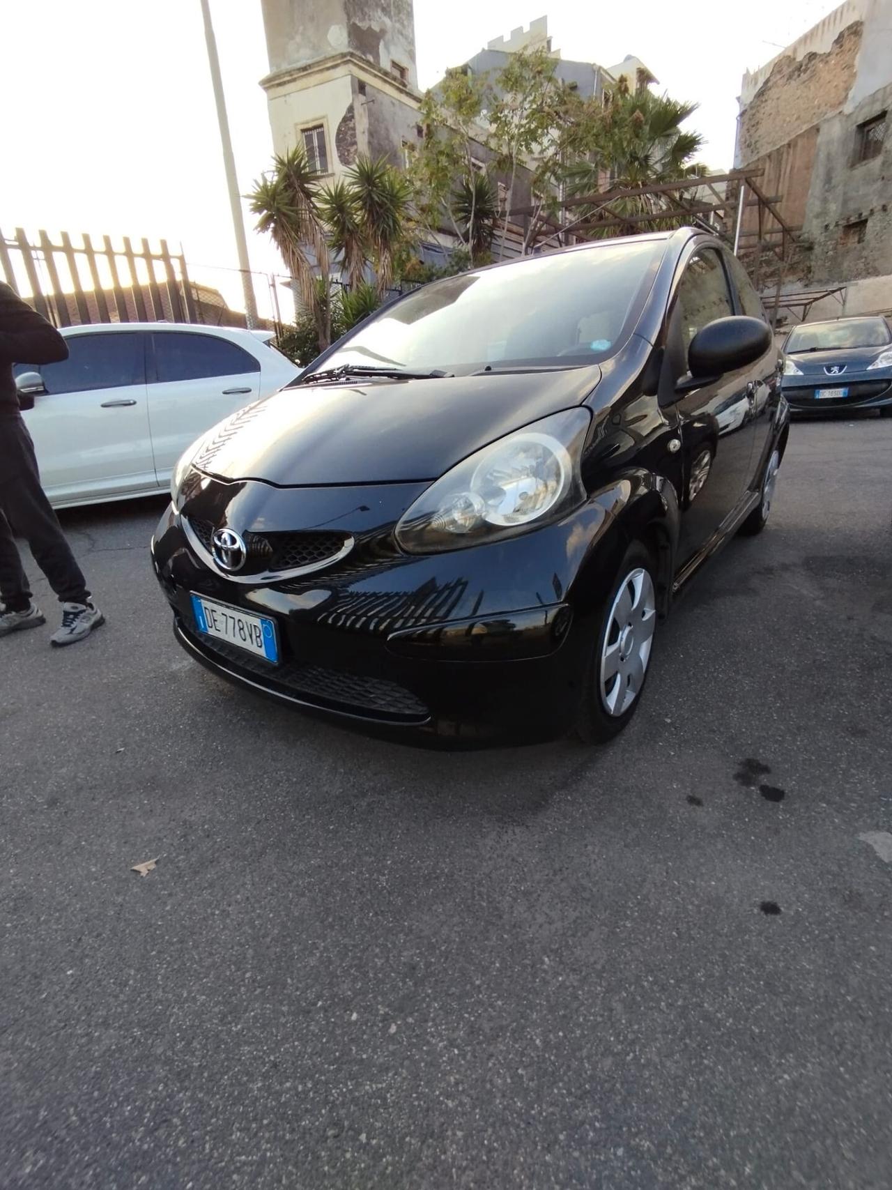 Toyota Aygo 1.0 12V VVT-i 5 porte Sol KM100.000