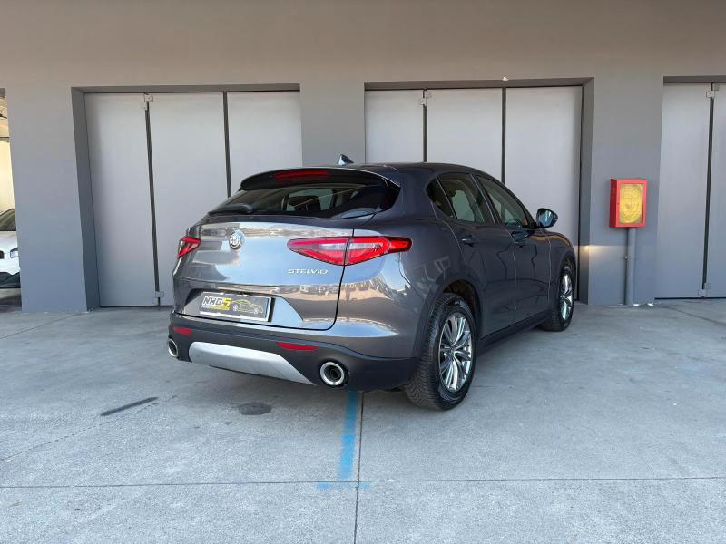 Alfa Romeo Stelvio 2.2 t Business rwd 160cv auto
