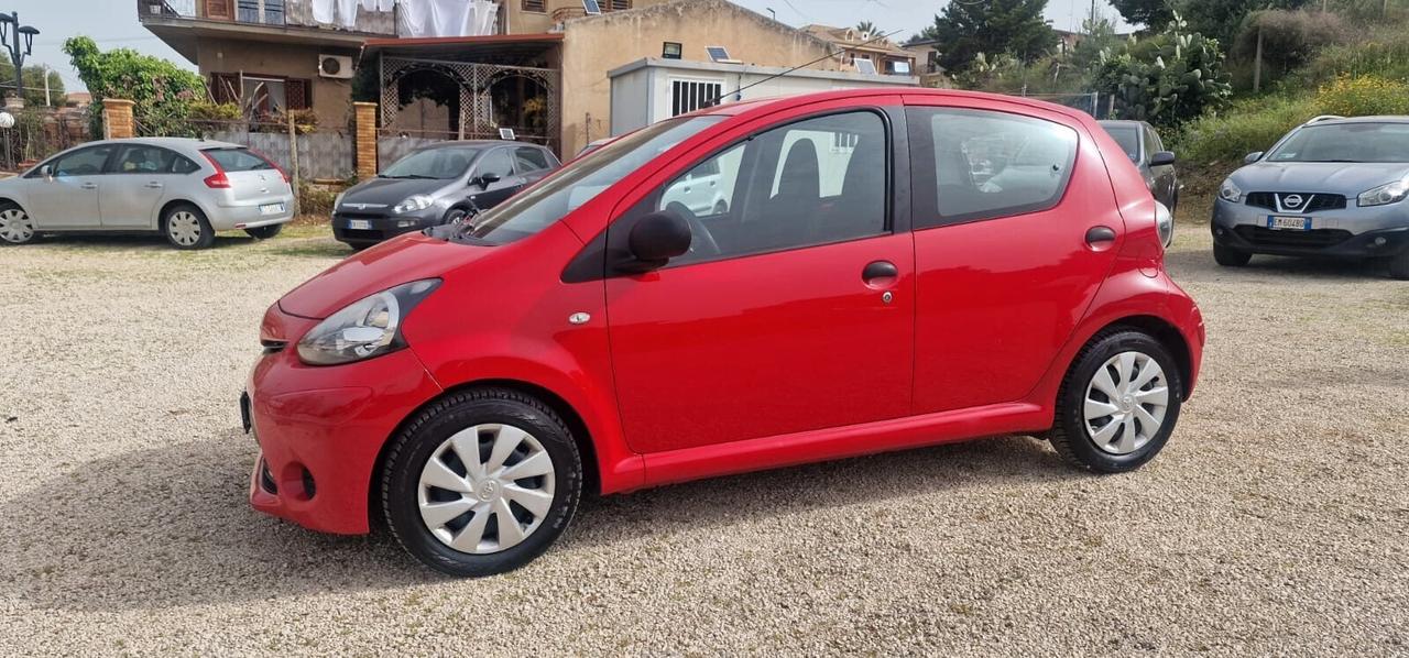 Toyota Aygo 1.0 12V VVT-i 3 porte Lounge Connect