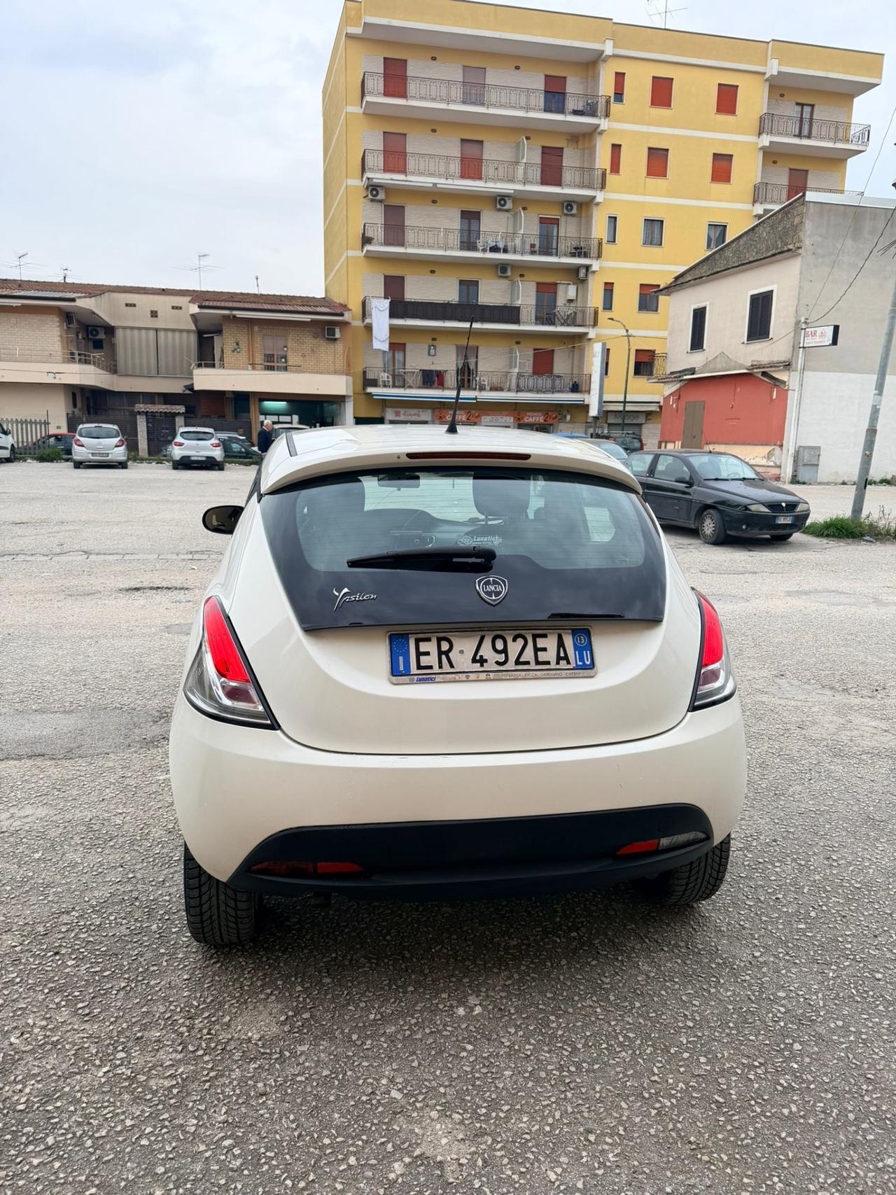 Lancia Ypsilon 0.9 TwinAir 85 CV 5 porte Metano Ecochic Elefantino