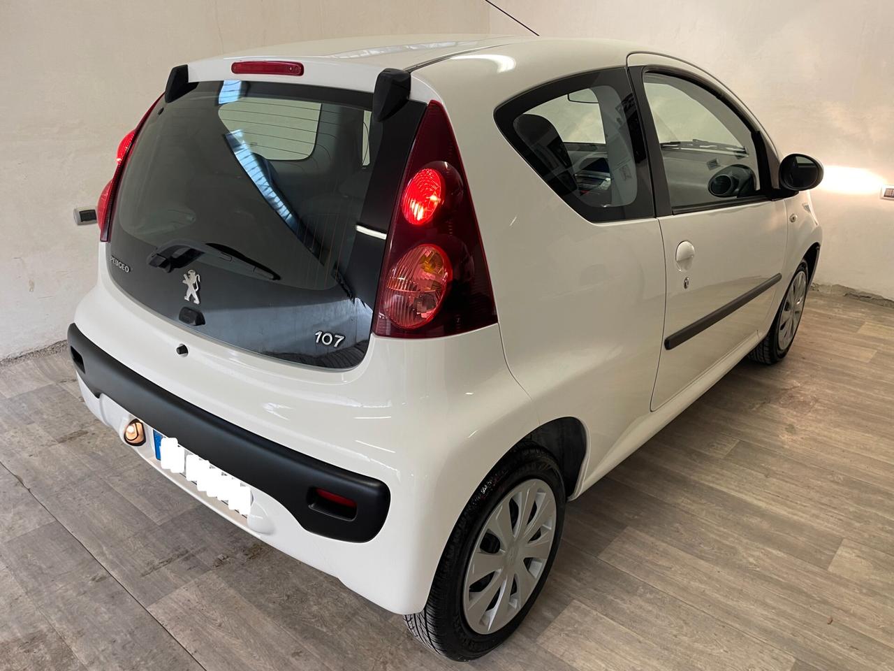 Peugeot 107 1.0 3p. Active Full Optional Neopatentati