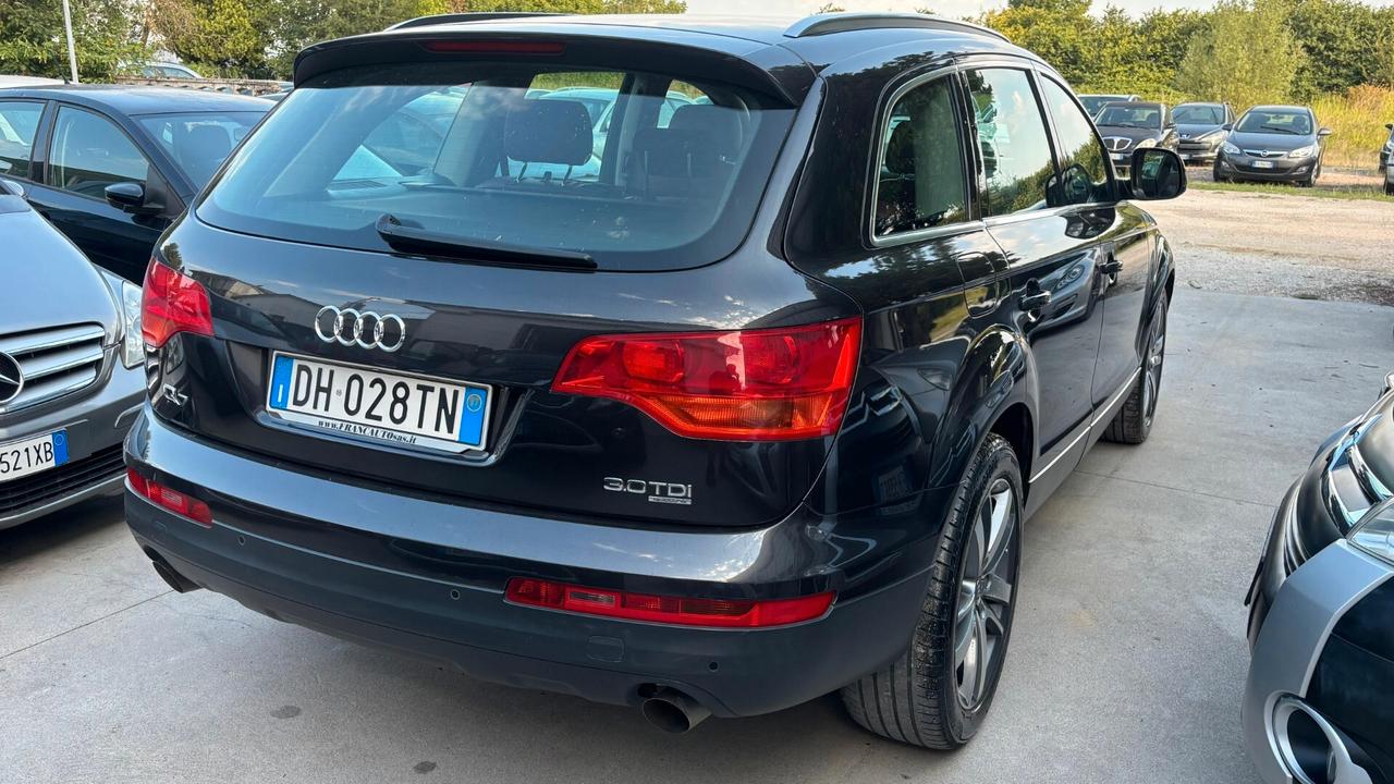 Audi Q7 3.0 V6 TDI 233CV quattro tiptronic