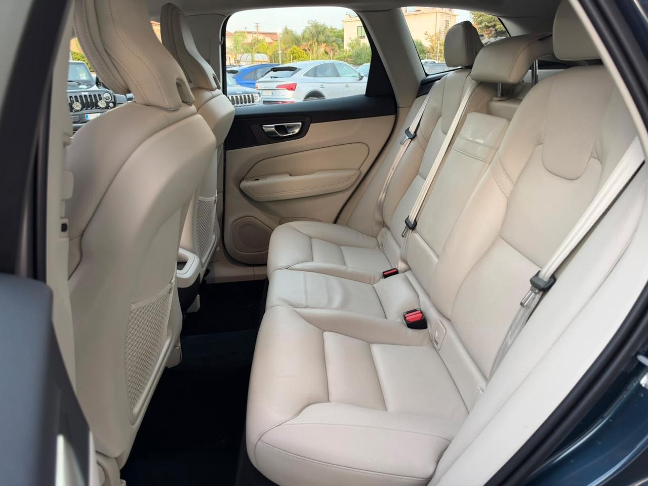 Volvo XC 60 XC60 B4 (d) AWD Geartronic Momentum Pro