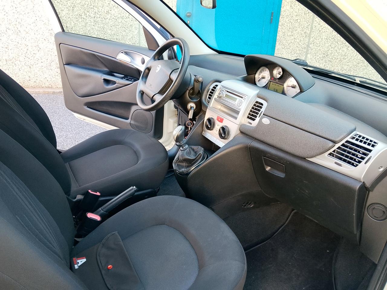 Lancia Ypsilon 1.2 69 CV Unyca - POCHI KM