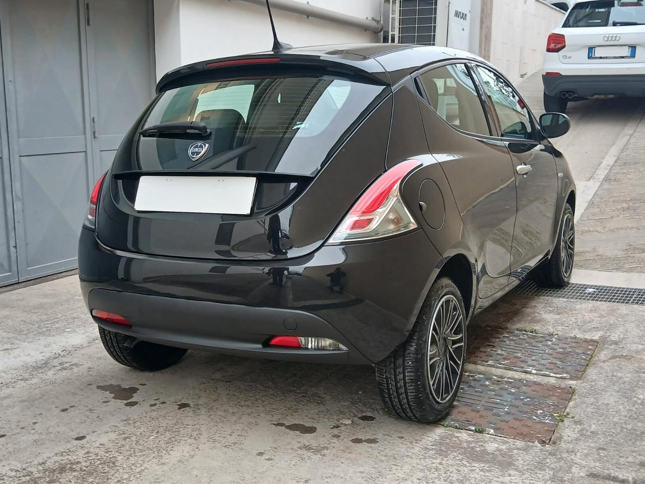 Lancia Ypsilon 1.0 FireFly 5 porte S&S Hybrid Silver Plus